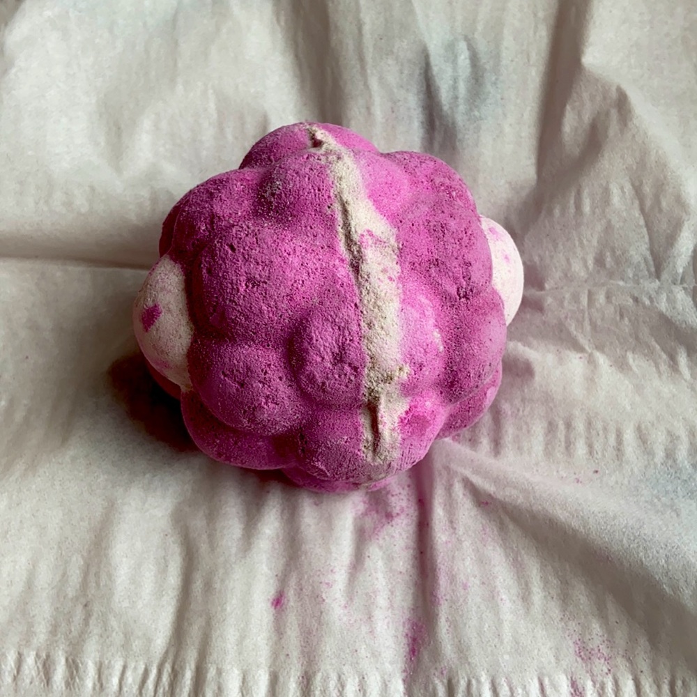 Lush Comforter Bath Bomb